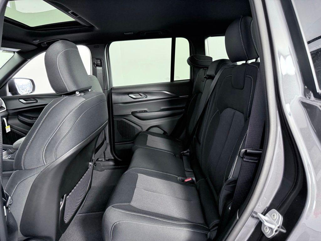 new 2025 Jeep Grand Cherokee car, priced at $34,432