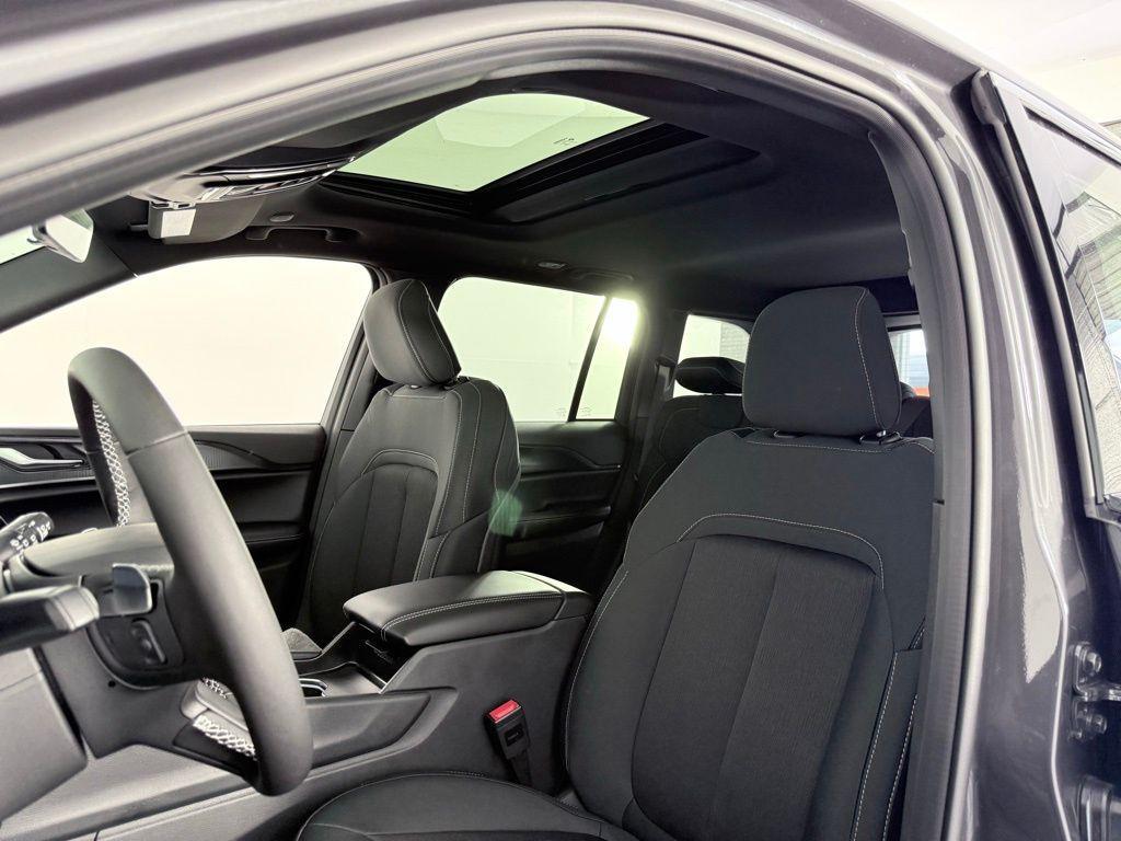 new 2025 Jeep Grand Cherokee car, priced at $34,432