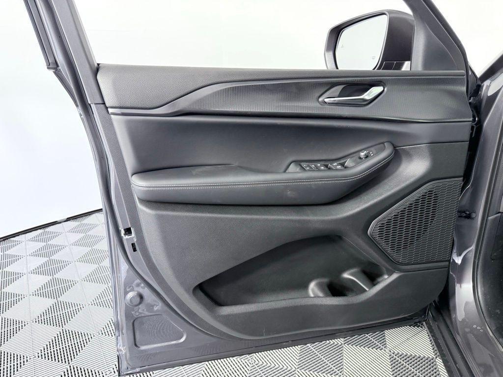 new 2025 Jeep Grand Cherokee car, priced at $34,432