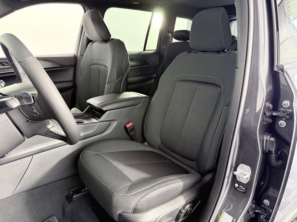 new 2025 Jeep Grand Cherokee car, priced at $34,432