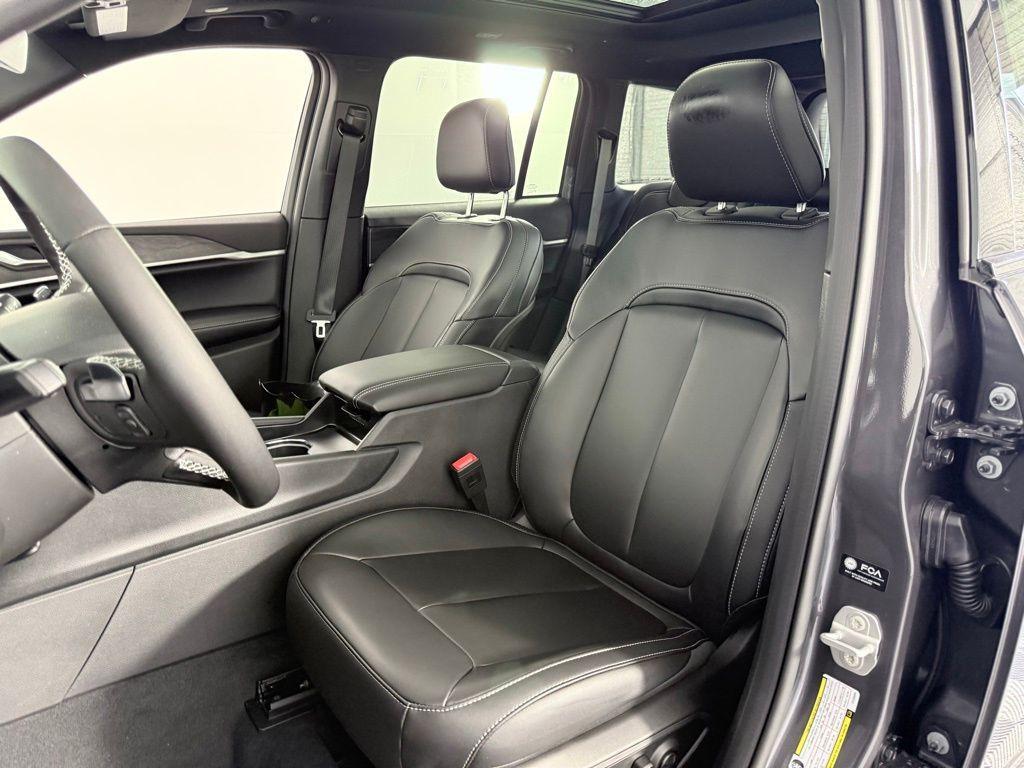 new 2026 Jeep Grand Cherokee car, priced at $41,686