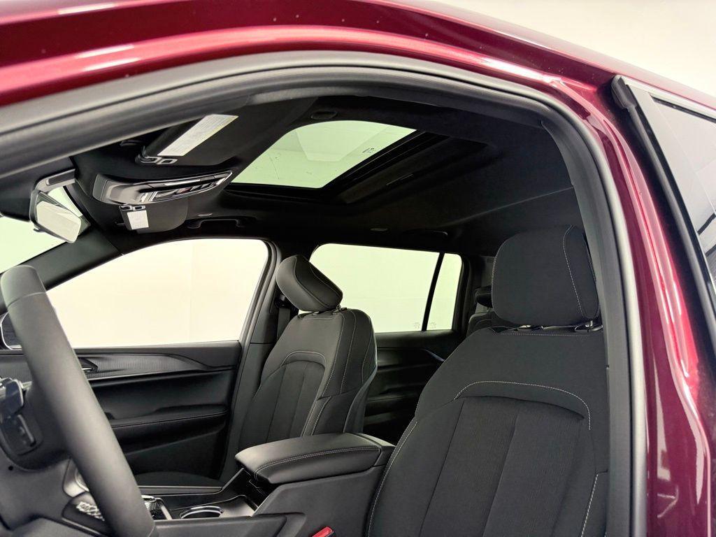 new 2026 Jeep Grand Cherokee car, priced at $35,969