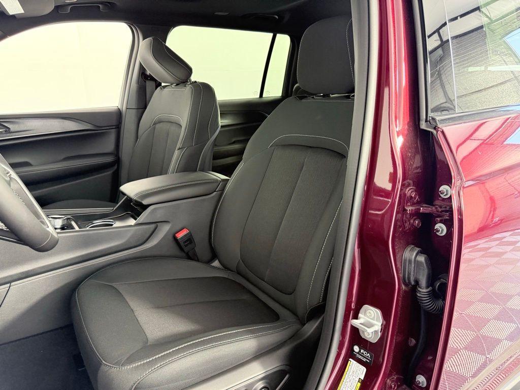 new 2026 Jeep Grand Cherokee car, priced at $35,969