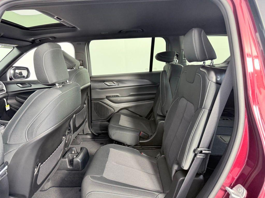 new 2026 Jeep Grand Cherokee car, priced at $35,969