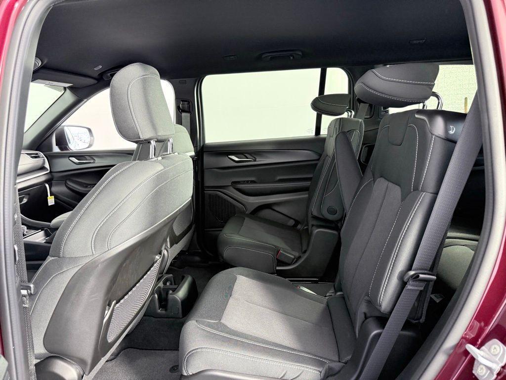 new 2026 Jeep Grand Cherokee car, priced at $33,474