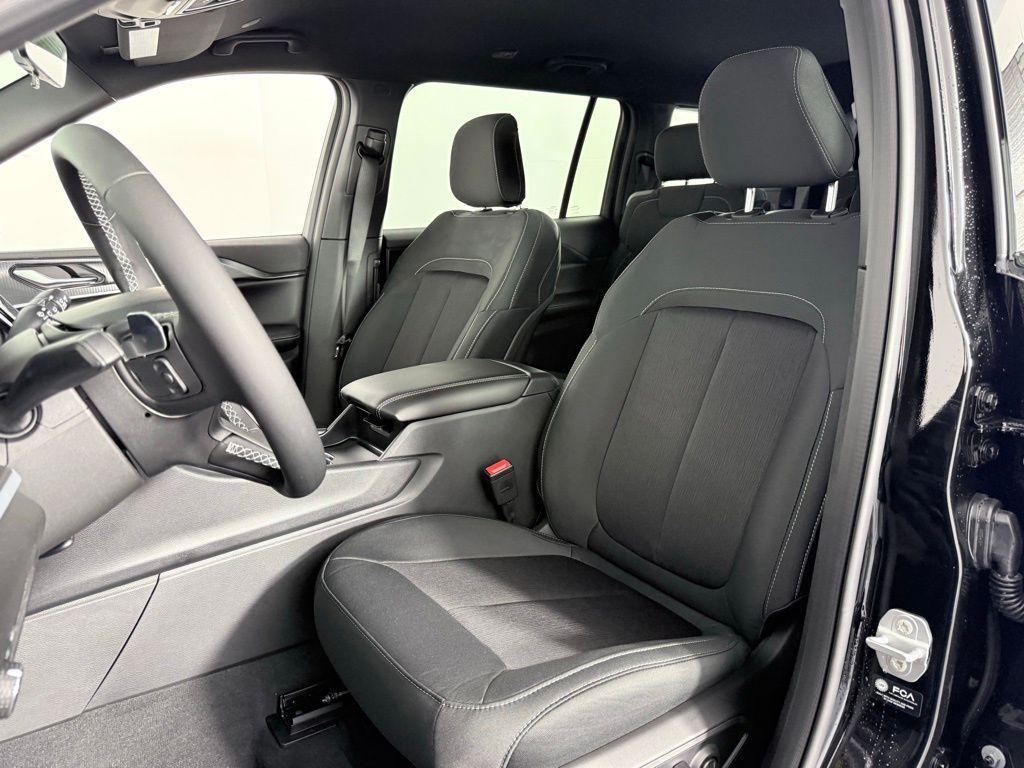 new 2025 Jeep Grand Cherokee L car, priced at $32,625