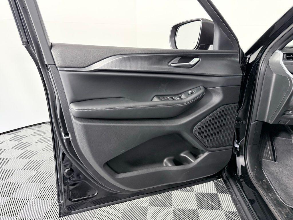 new 2025 Jeep Grand Cherokee L car, priced at $32,625