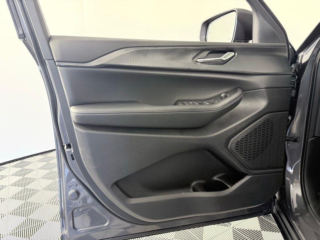 new 2025 Jeep Grand Cherokee L car, priced at $36,520