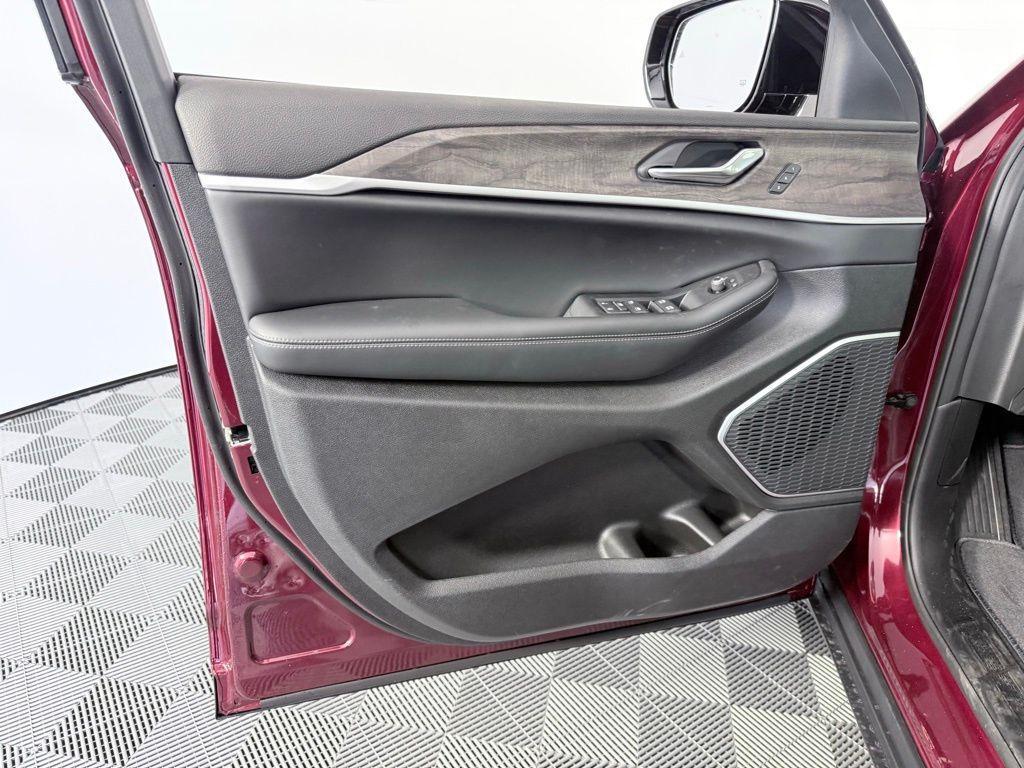 new 2026 Jeep Grand Cherokee car, priced at $41,091