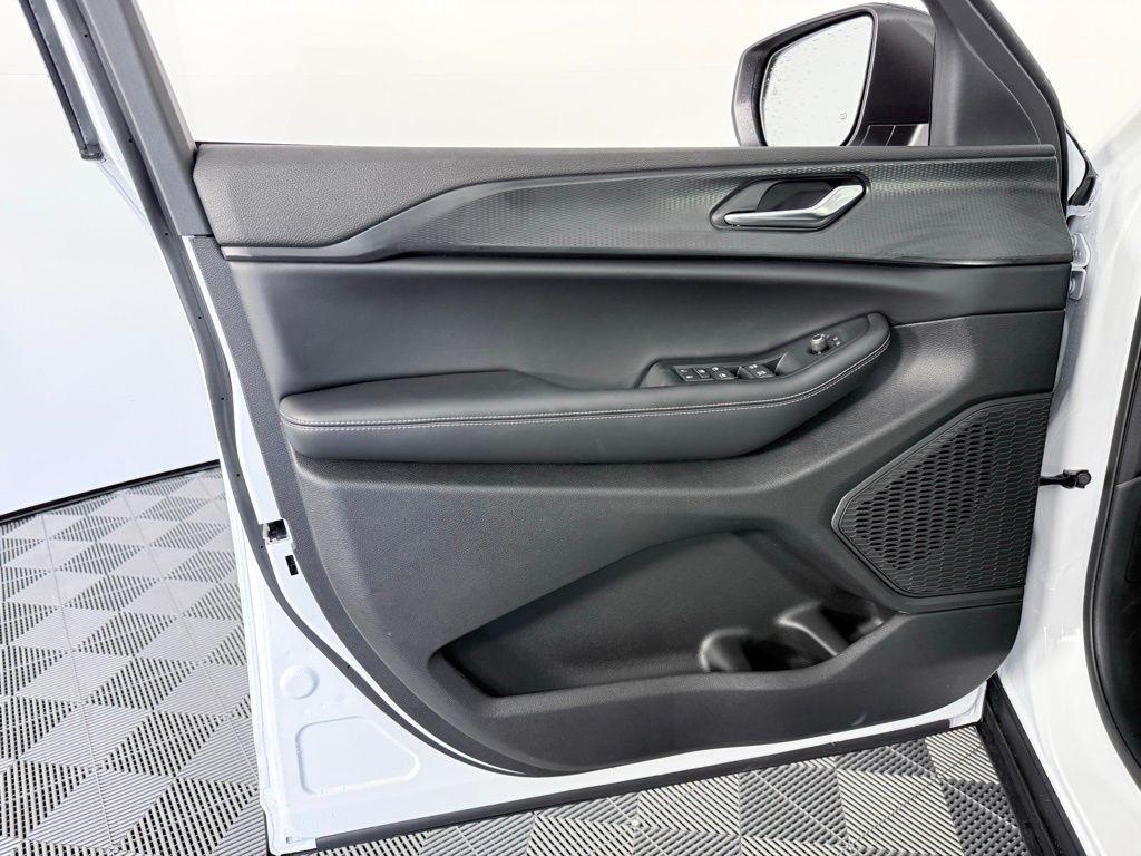 new 2025 Jeep Grand Cherokee car, priced at $31,050