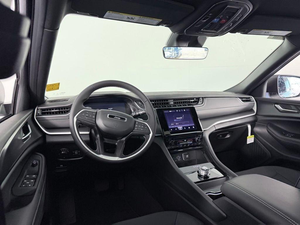 new 2025 Jeep Grand Cherokee car, priced at $31,050
