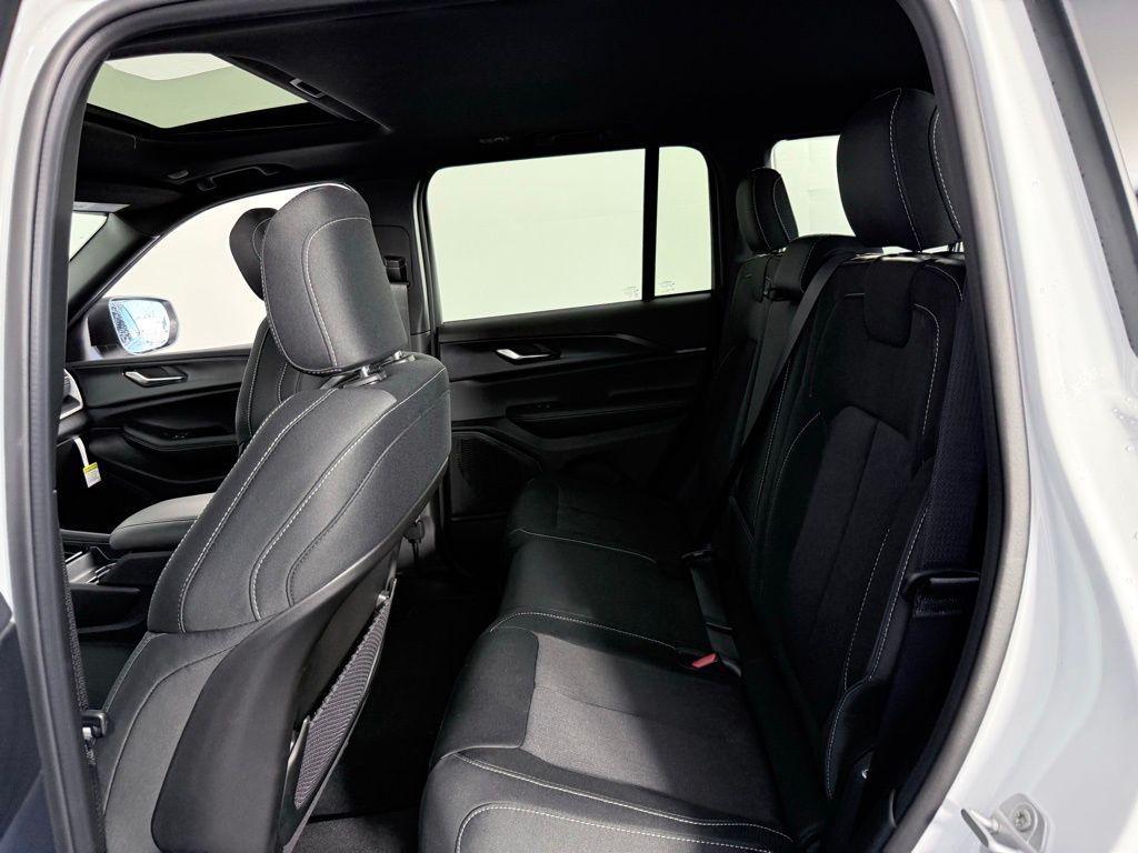 new 2025 Jeep Grand Cherokee car, priced at $31,050