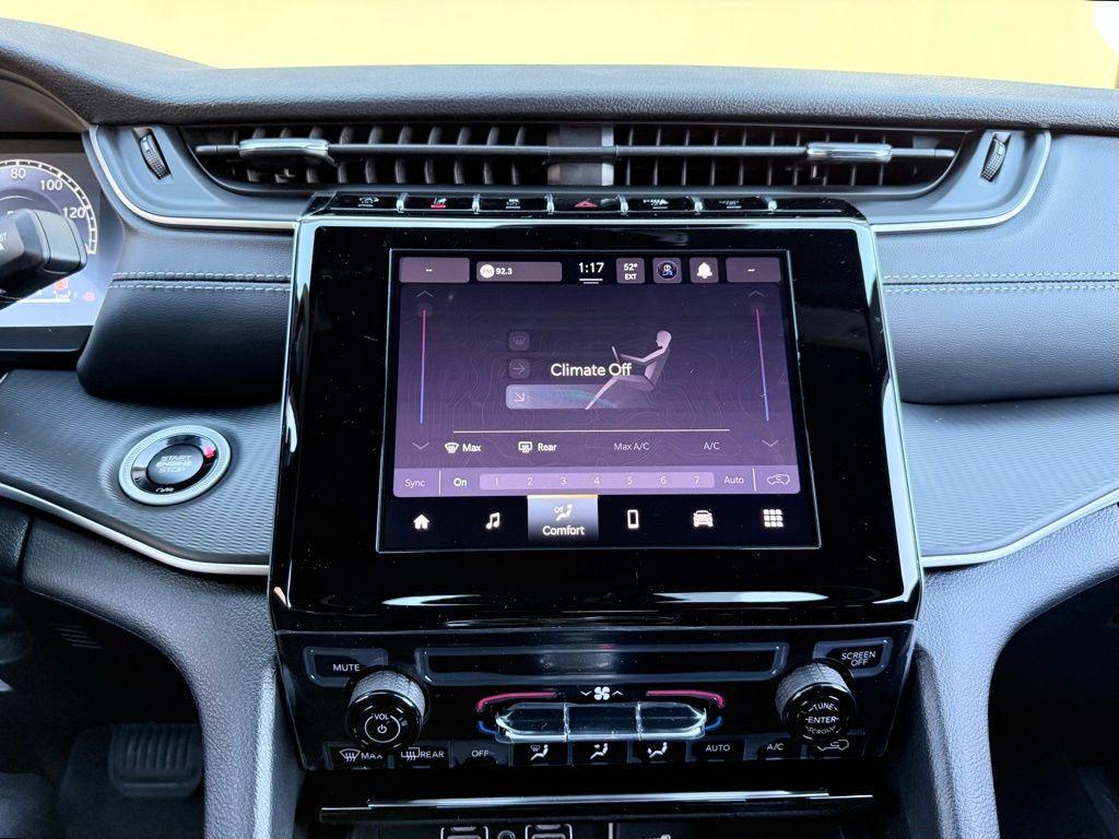 new 2025 Jeep Grand Cherokee car, priced at $31,050