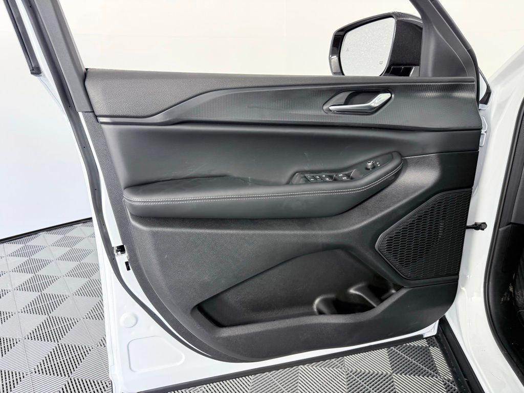 new 2025 Jeep Grand Cherokee L car, priced at $37,135