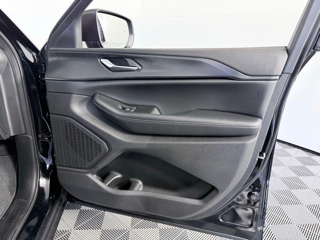 used 2026 Jeep Grand Cherokee car, priced at $35,977