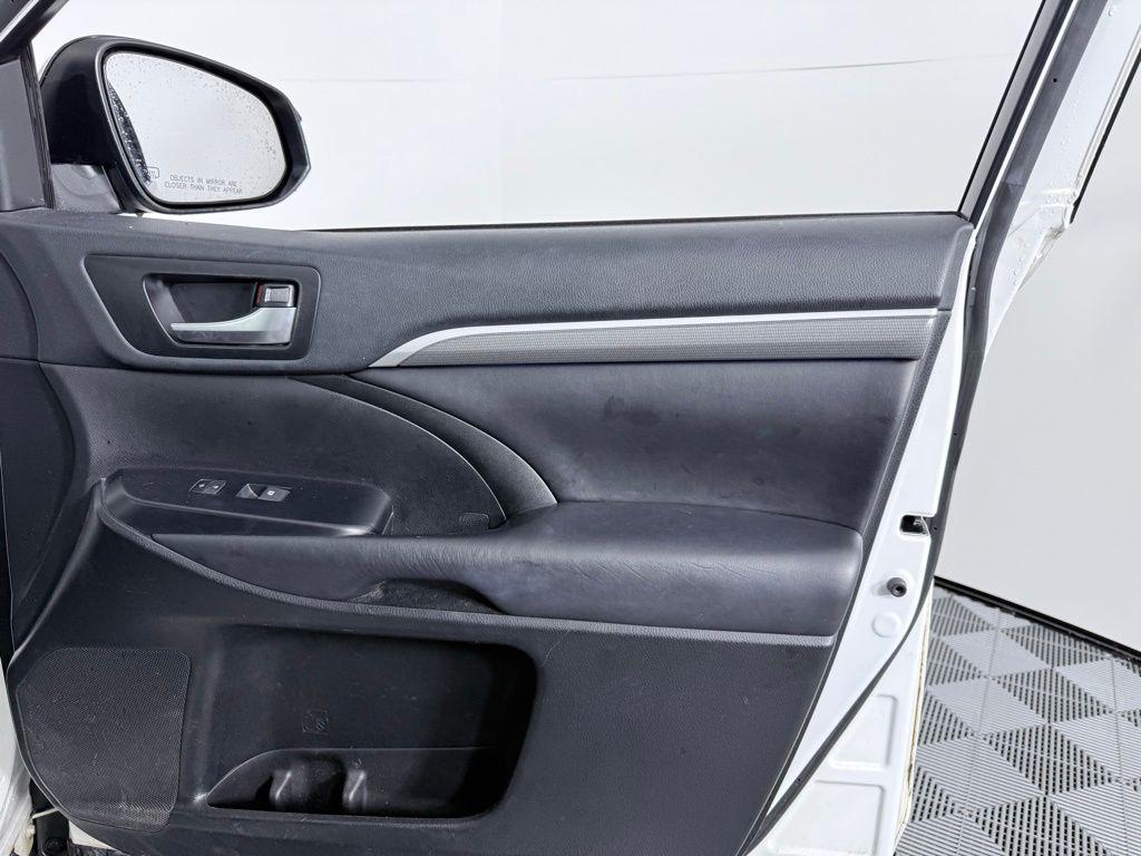 used 2019 Toyota Highlander car, priced at $14,103