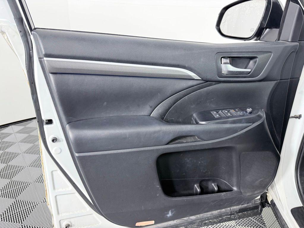 used 2019 Toyota Highlander car, priced at $14,103