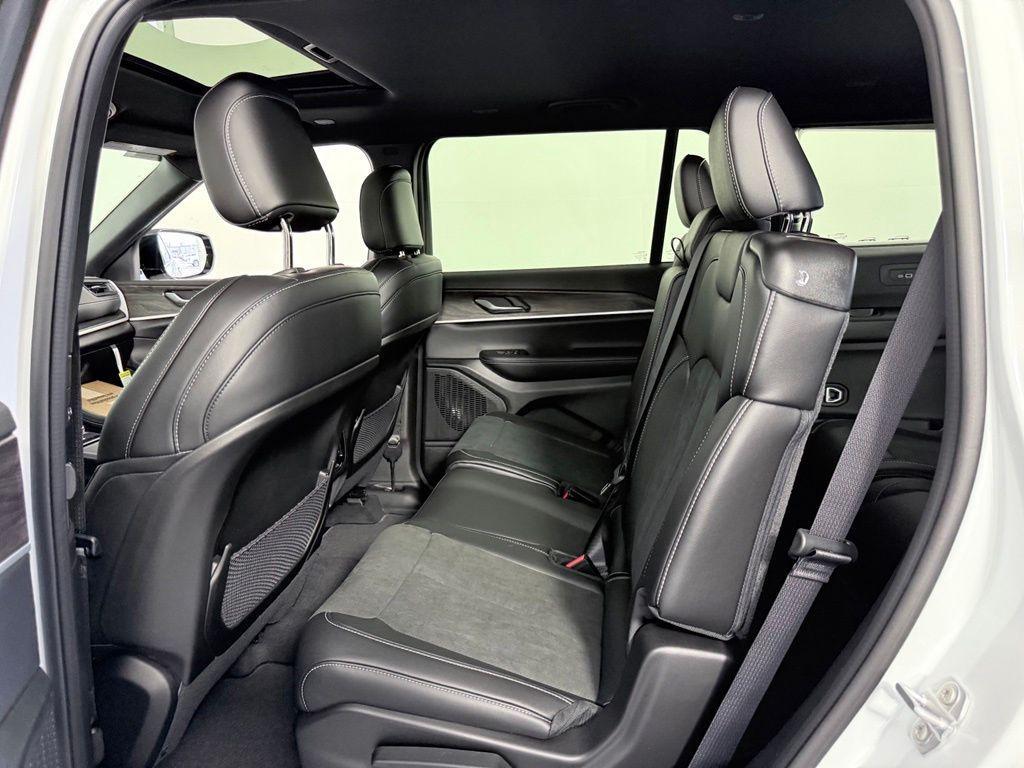 new 2026 Jeep Grand Cherokee car, priced at $40,339