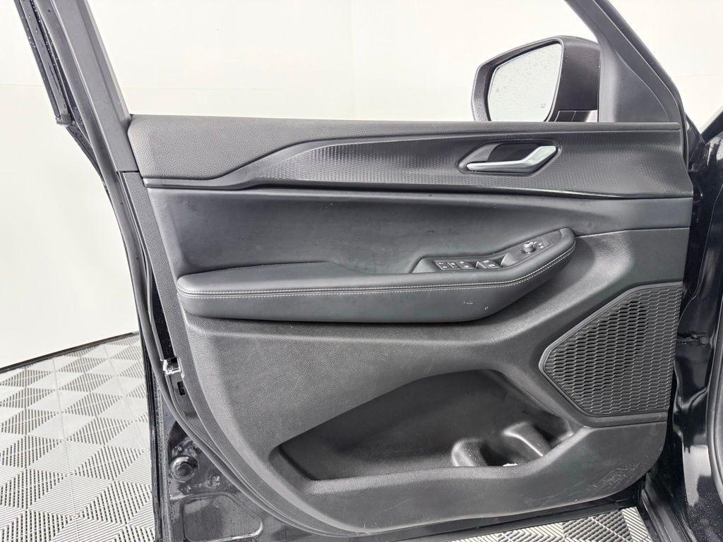 used 2025 Jeep Grand Cherokee car, priced at $33,567