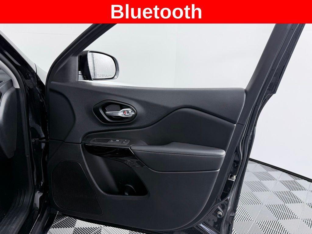 used 2023 Jeep Cherokee car, priced at $22,487