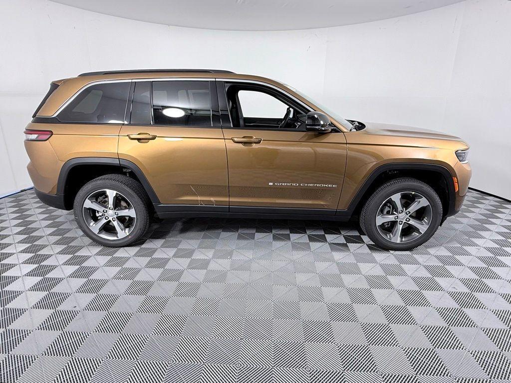new 2026 Jeep Grand Cherokee car, priced at $39,191