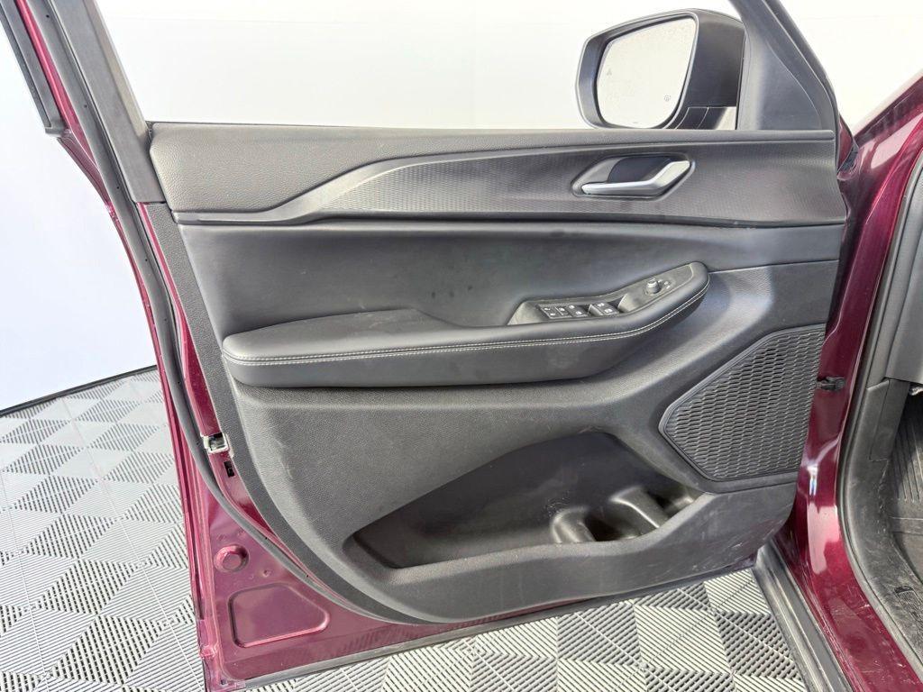 used 2024 Jeep Grand Cherokee car, priced at $27,987