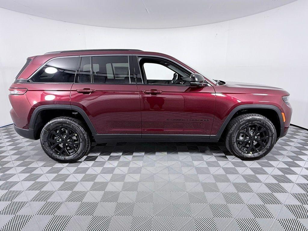 new 2026 Jeep Grand Cherokee car, priced at $43,600