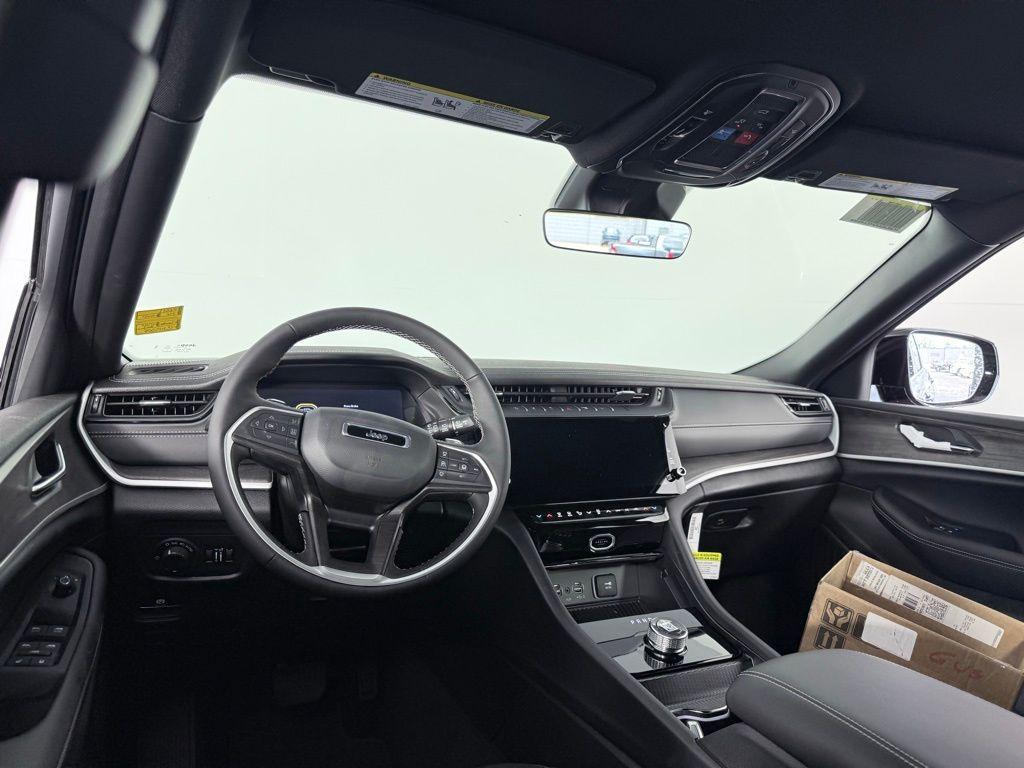 new 2026 Jeep Grand Cherokee car, priced at $43,600