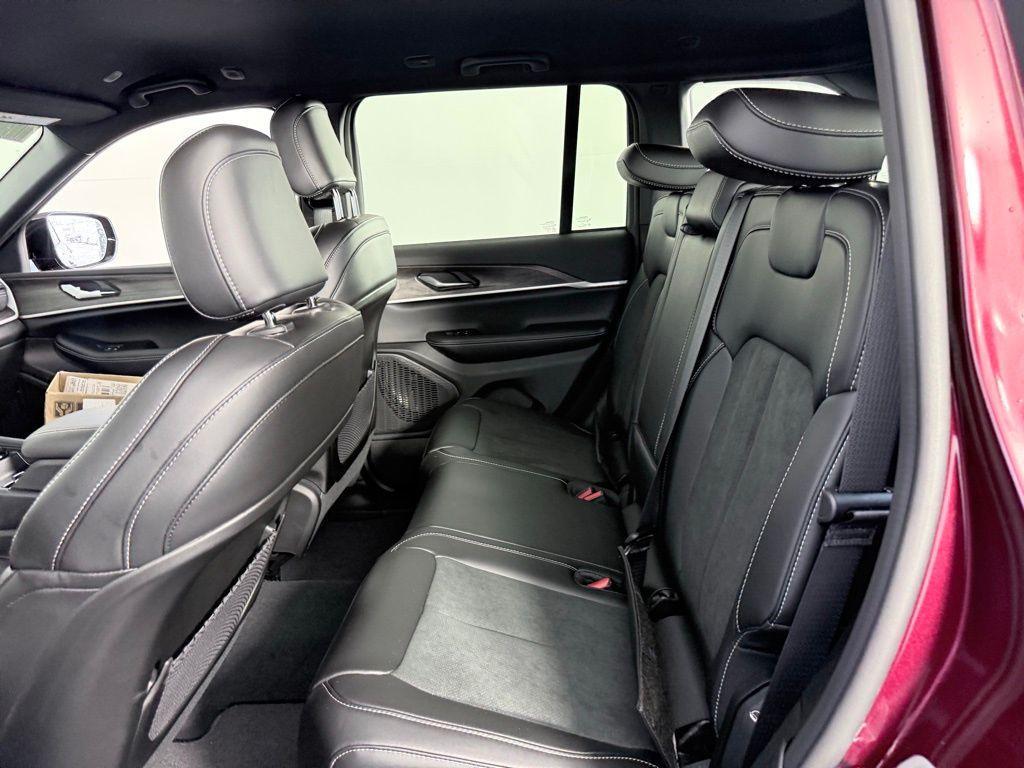 new 2026 Jeep Grand Cherokee car, priced at $43,600