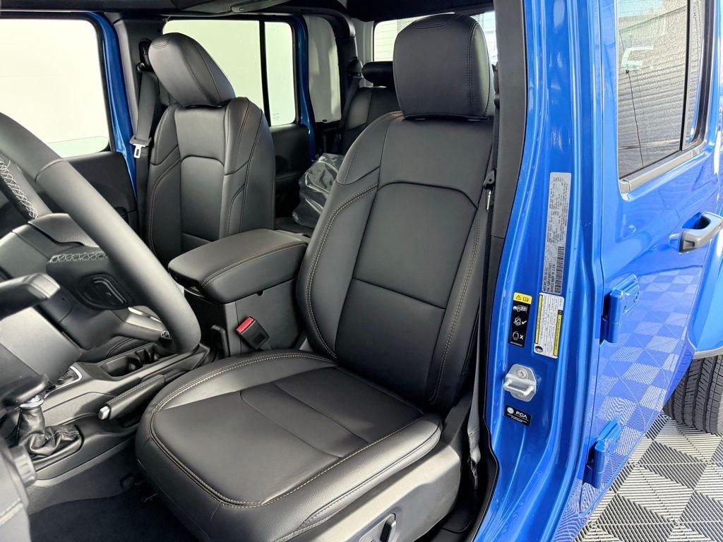 new 2026 Jeep Gladiator car, priced at $43,027