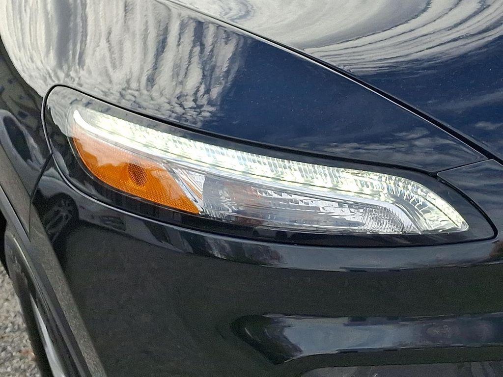 used 2018 Jeep Cherokee car, priced at $13,595