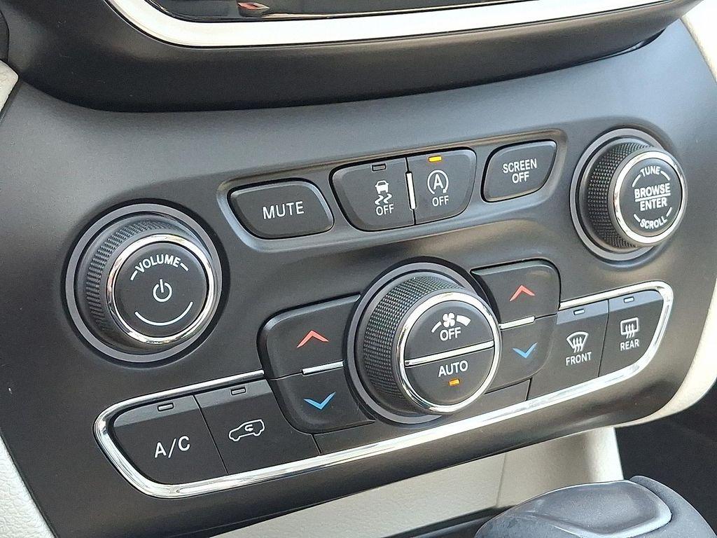 used 2019 Jeep Cherokee car, priced at $17,995