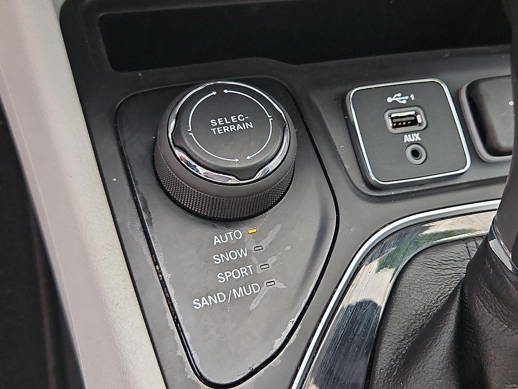 used 2021 Jeep Cherokee car, priced at $10,995