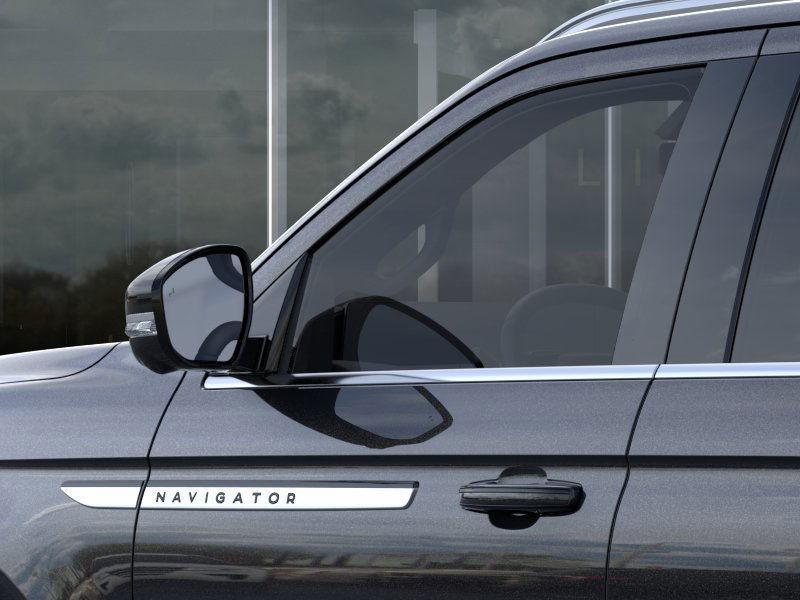 new 2025 Lincoln Navigator car, priced at $100,835
