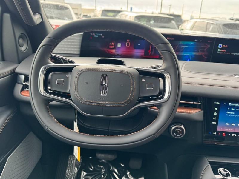 new 2025 Lincoln Navigator car, priced at $123,585