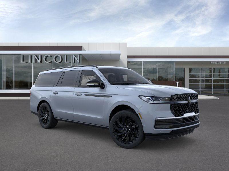 new 2025 Lincoln Navigator car, priced at $108,075