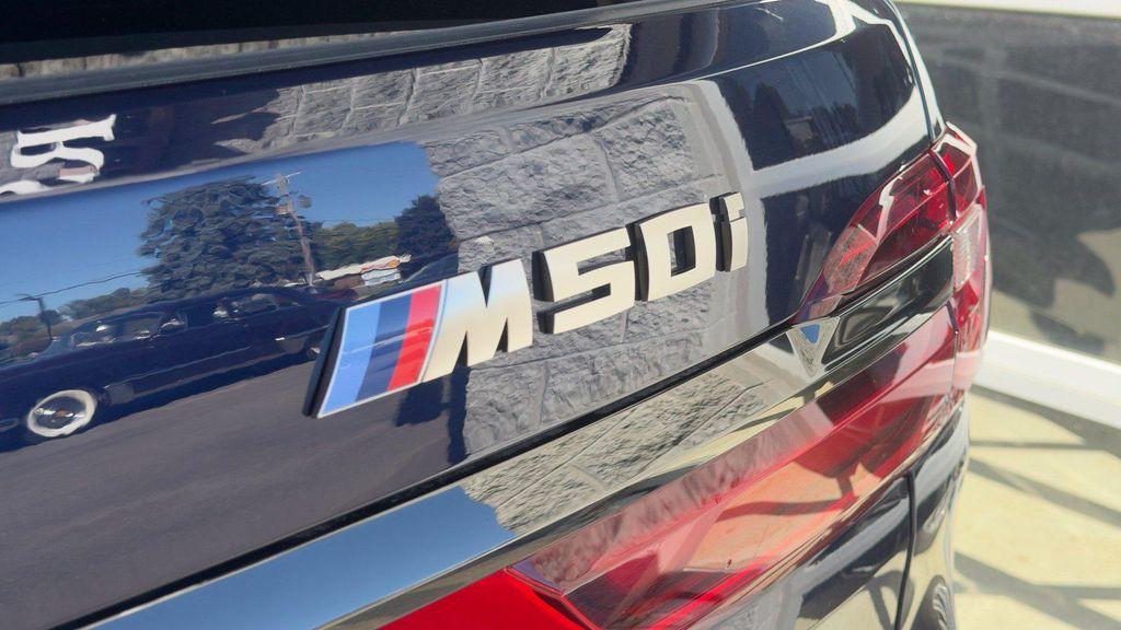 BMW X7 view 7