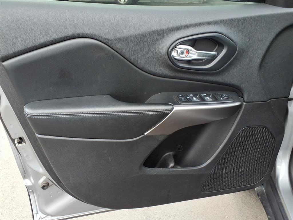 used 2019 Jeep Cherokee car, priced at $12,995