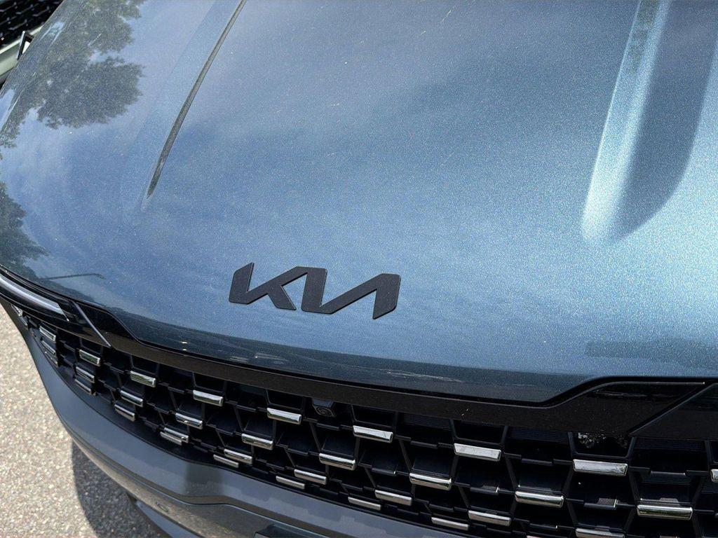 new 2026 Kia Carnival Hybrid car, priced at $53,365