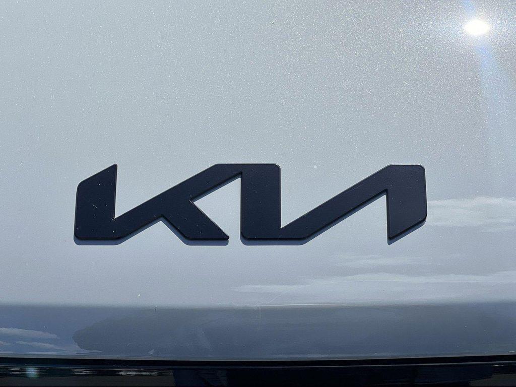 new 2026 Kia Carnival Hybrid car, priced at $53,365