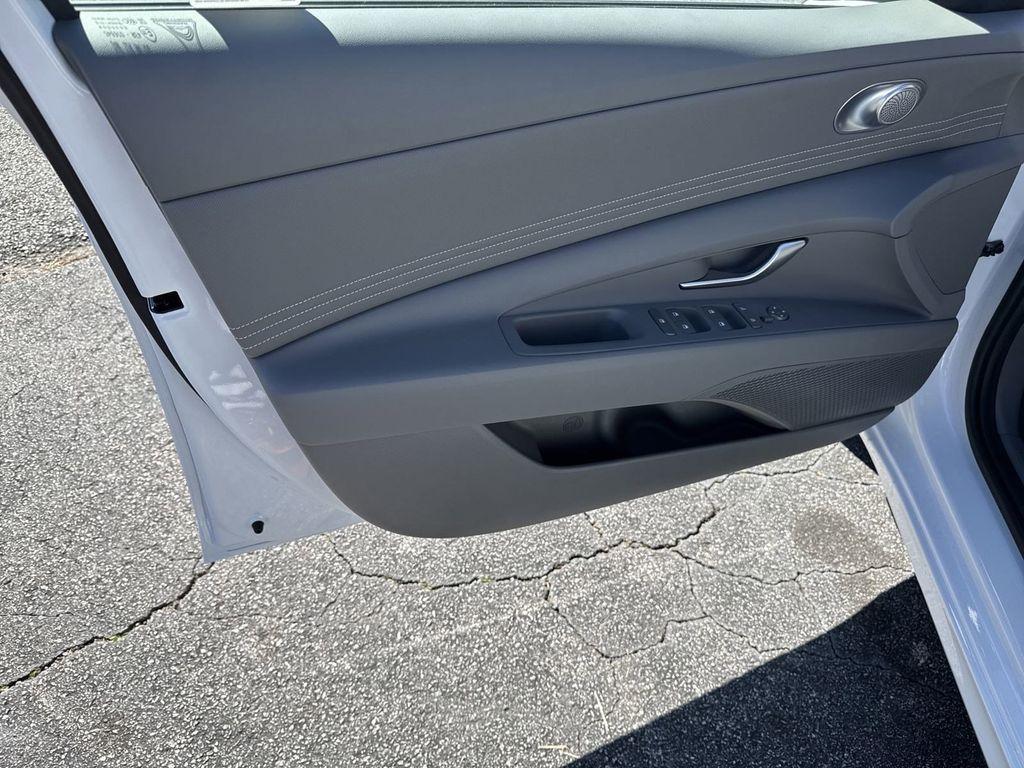 new 2025 Hyundai Elantra car, priced at $25,960