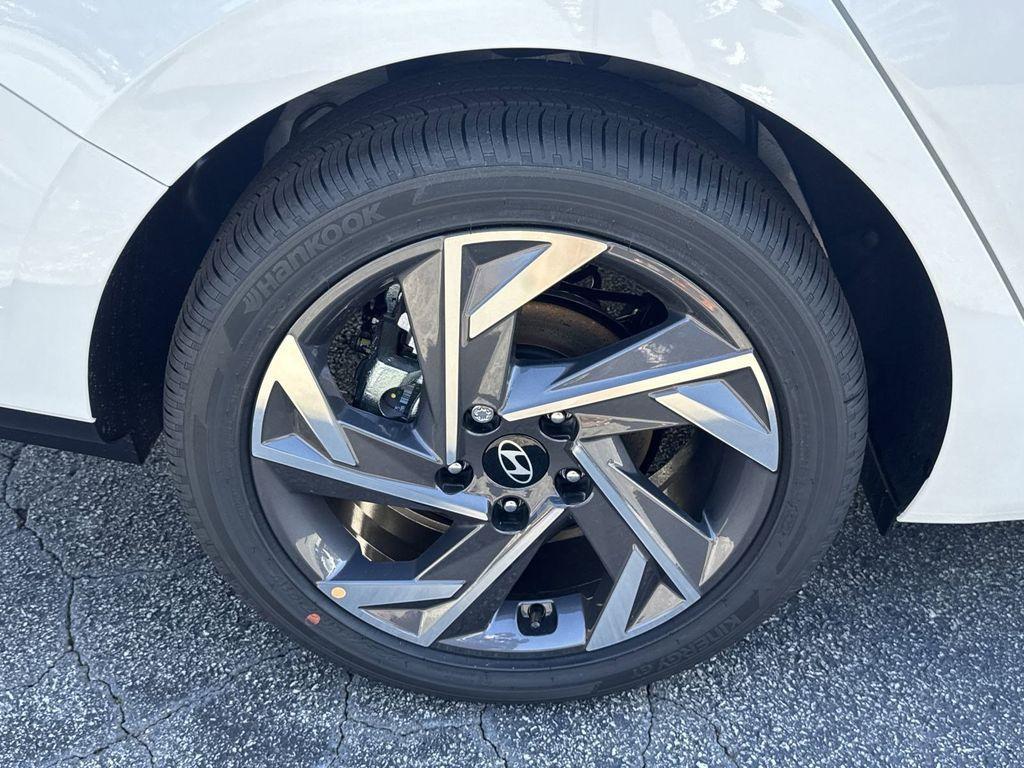 new 2025 Hyundai Elantra car, priced at $25,960