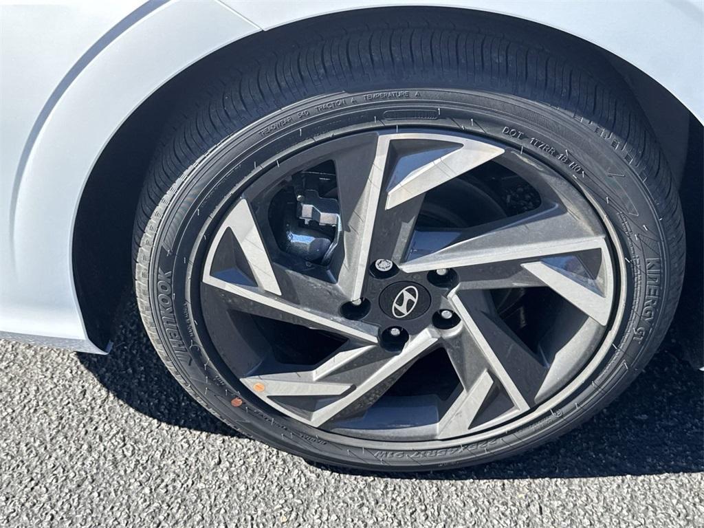 new 2025 Hyundai Elantra car, priced at $25,975