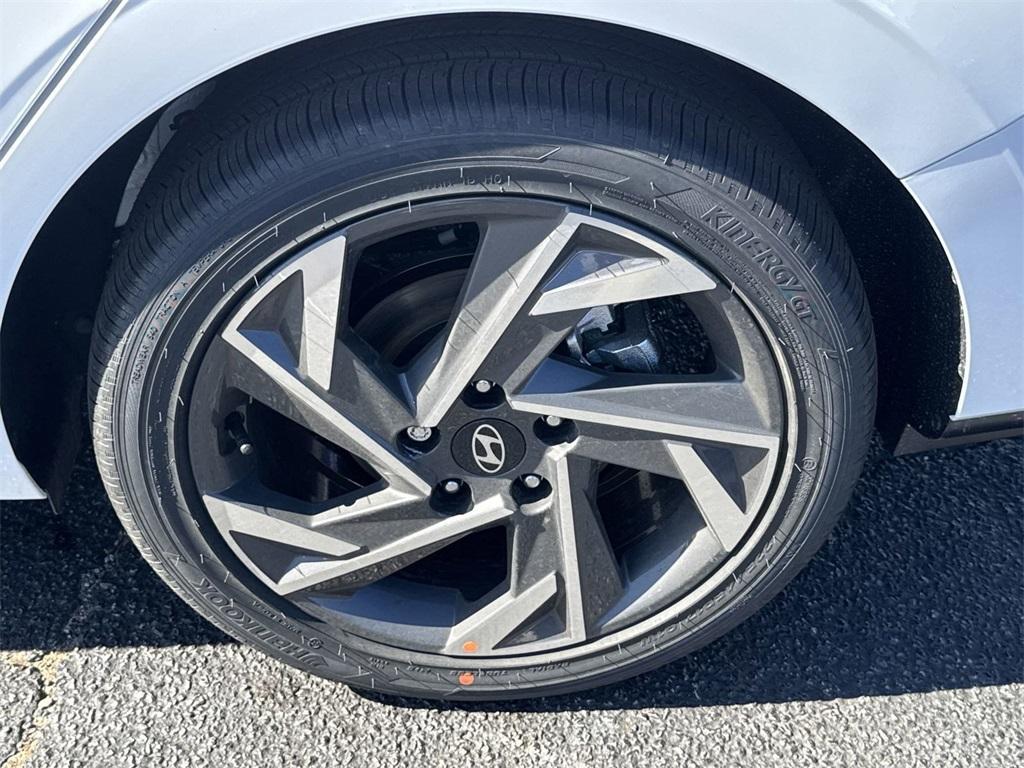 new 2025 Hyundai Elantra car, priced at $25,975
