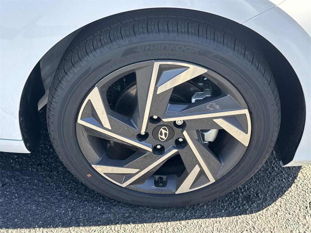 new 2025 Hyundai Elantra car, priced at $25,975