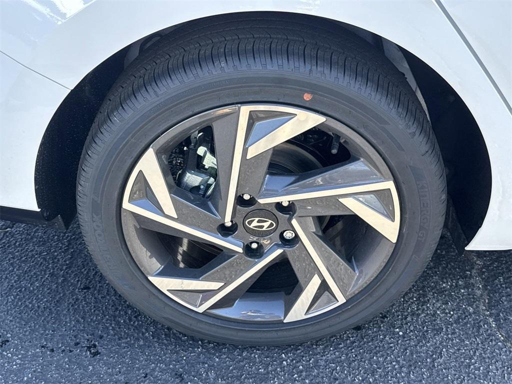 new 2025 Hyundai Elantra car, priced at $25,975