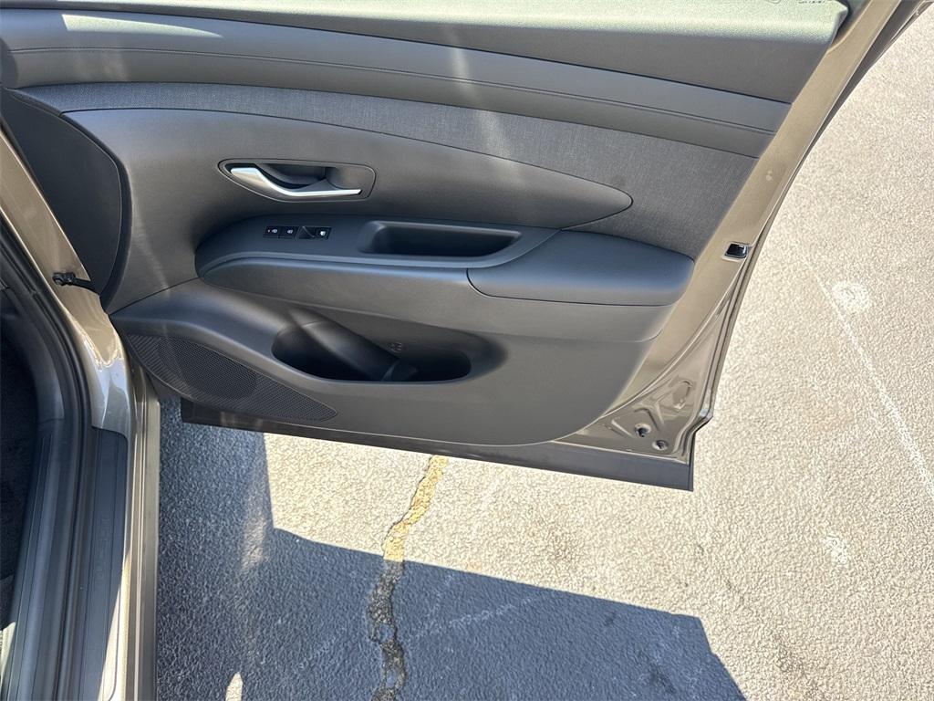 new 2025 Hyundai TUCSON Hybrid car, priced at $34,560