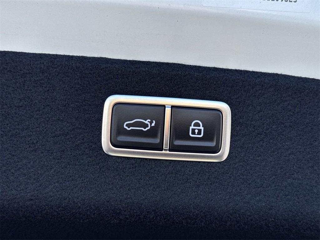 new 2025 Genesis G80 car, priced at $79,060