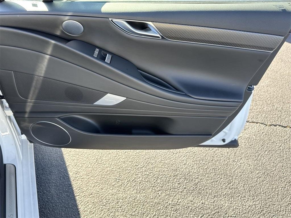 new 2025 Genesis G80 car, priced at $79,060