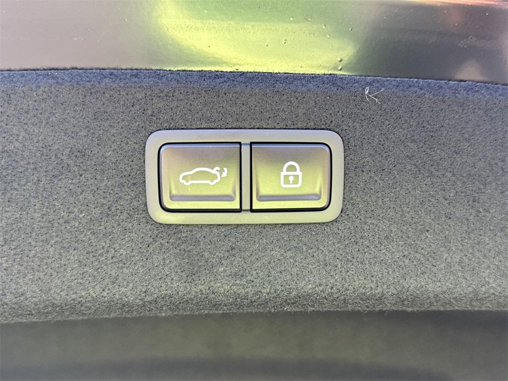 new 2025 Genesis G80 car, priced at $79,425